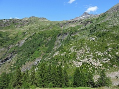 Ben evidente il sentiero che porta alla Bortelhütte (in alto a sx) percorso in mattinata (in alto a dx il Bortelhorn o Punta del Rebbio)